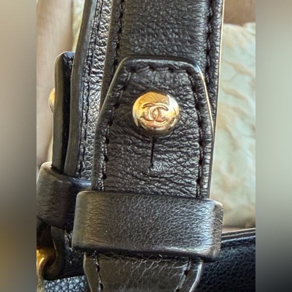 Chanel Grained CalfSkin Stitched Large Shoulder Bag - Picture 3 of 13